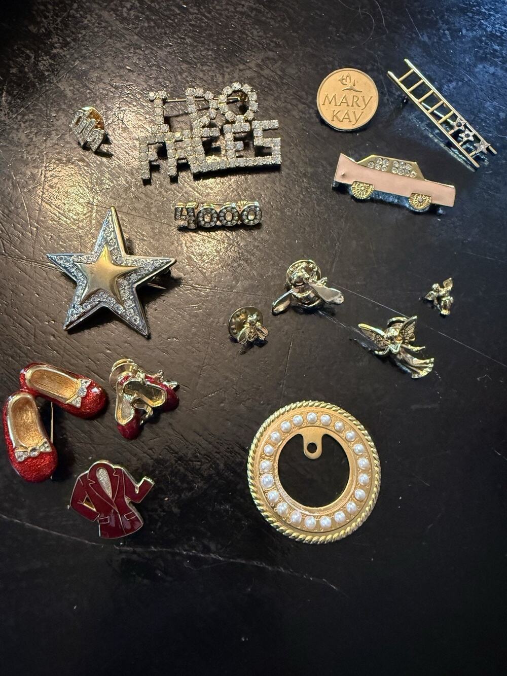 16 piece Lot Of Vtg Mary Kay Pins Pink Cadillac 1995 Sapphire Ladder Bee RedCoat